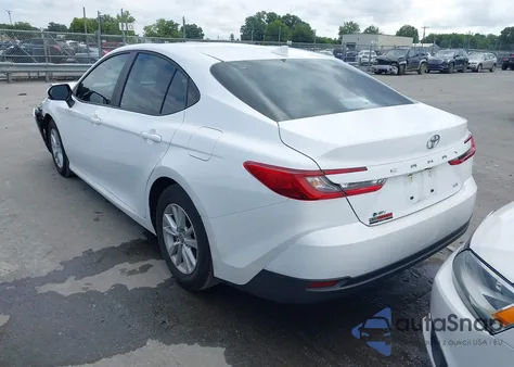 2025 Toyota Camry Le z USA, uszkodzony, nr VIN 4T1DAACK6SU577317
